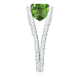 https://www.goldiam.easystockhosting.com/en/sites/default/files/1935648-63S_whitegold_emerald.jpg