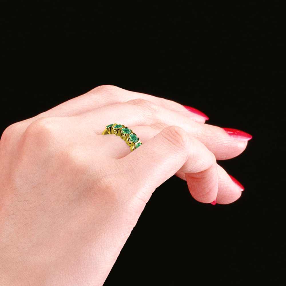 https://www.goldiam.easystockhosting.com/en/sites/default/files/5958-1_yellowgold_emerald_hand_side.jpg