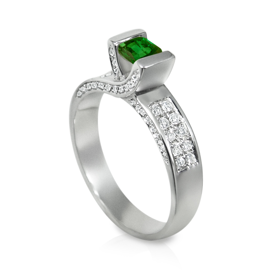https://www.goldiam.easystockhosting.com/sites/default/files/9831_whitegold_emerald_1.jpg