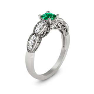 https://www.goldiam.easystockhosting.com/sites/default/files/D39550-3_whitegold_emerald_1.jpg