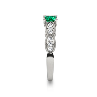 https://www.goldiam.easystockhosting.com/sites/default/files/D39550-4_whitegold_emerald_1.jpg