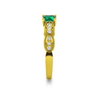 https://www.goldiam.easystockhosting.com/sites/default/files/D39550-4_yellowgold_emerald_1.jpg