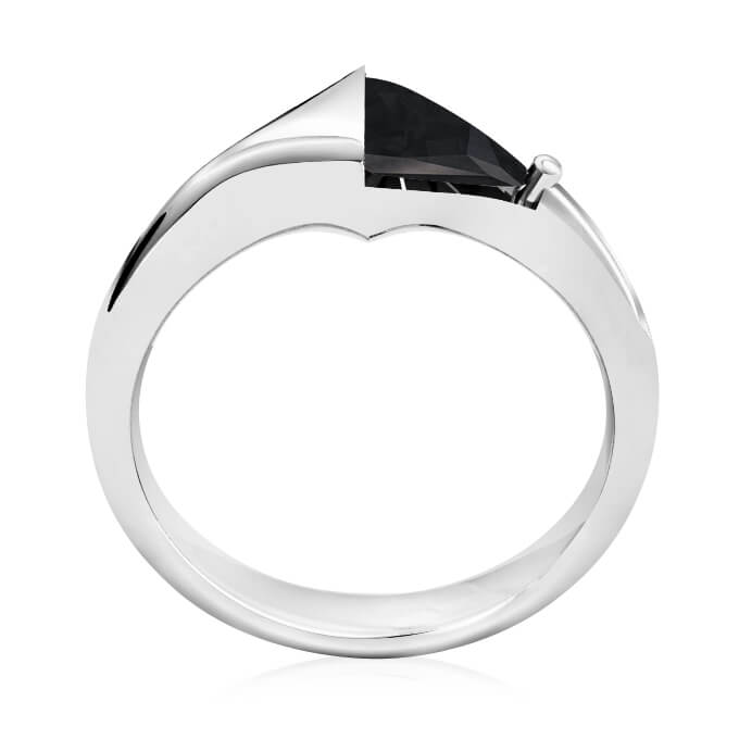https://www.goldiam.easystockhosting.com/sites/default/files/R38895-2F_whitegold_blackdiamond.jpg