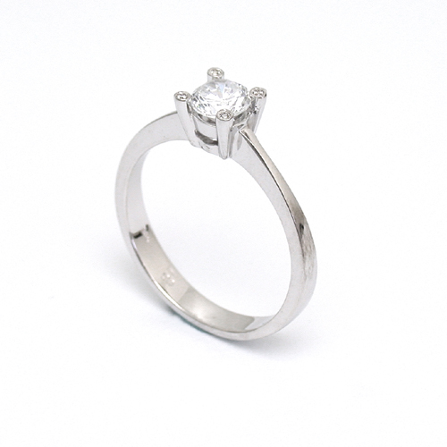 טבעת אירוסין בעיצוב קלאסי יהלום סוליטייר וכתר משובץ